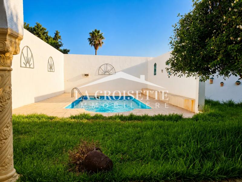 Villa S+6 avec piscine à La Marsa